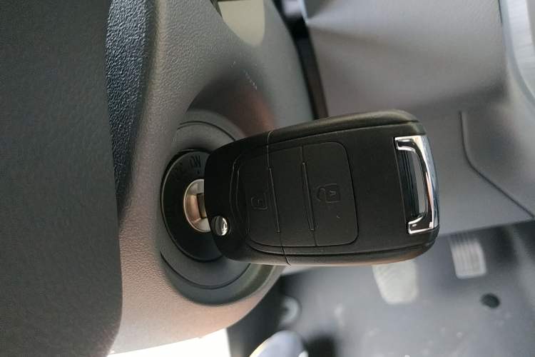 Used Wuling Yangguang 2024 300KM Comfort Version Passenger Van 75kW