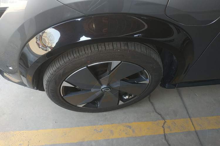Used Nissan ARIYA 2022 Four-Wheel-Drive High-Performance Top-Tier Model Left Front Wheel Hub