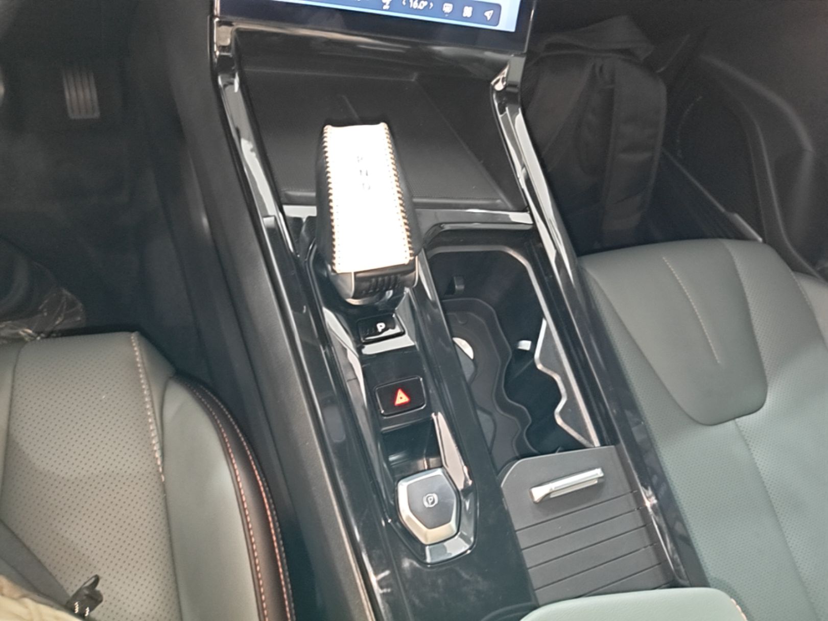 Geely Auto Emgrand X7 Sport 2024 1.5TD Smart Connect+ — снимка 16