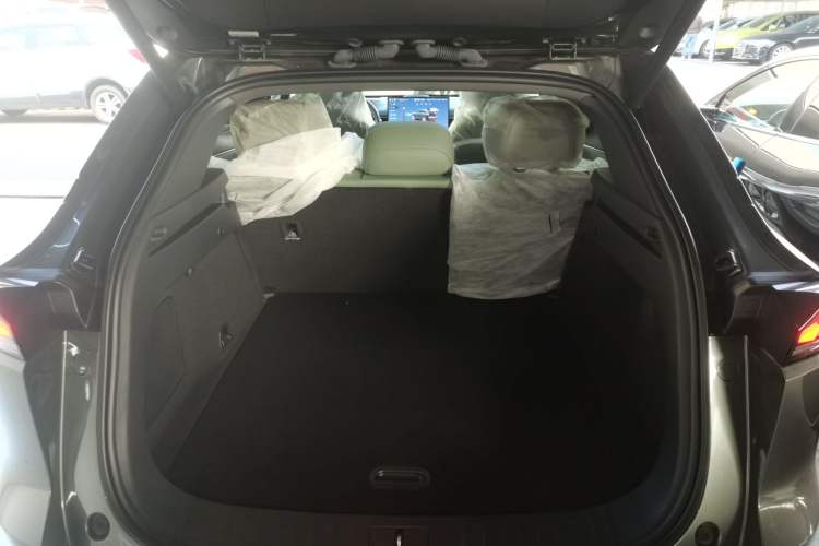 Used Deepal S07 2025 215Max Huawei Qiankun Intelligent Driving ADS SE Range-Extended Version Trunk