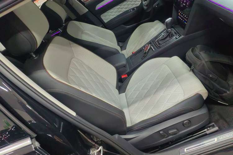 Used Volkswagen Magotan 2025 Zhongxiang Version 330TSI DSG Luxury Edition