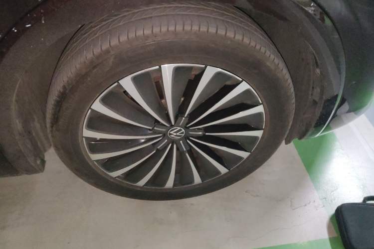 Used Volkswagen Viloran 2020 380TSI Prestige Edition Right Front Wheel Hub