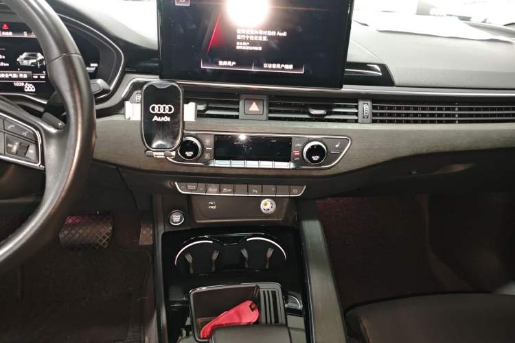 Used Audi A4L 2023 40 TFSI Luxury Dynamic Model
