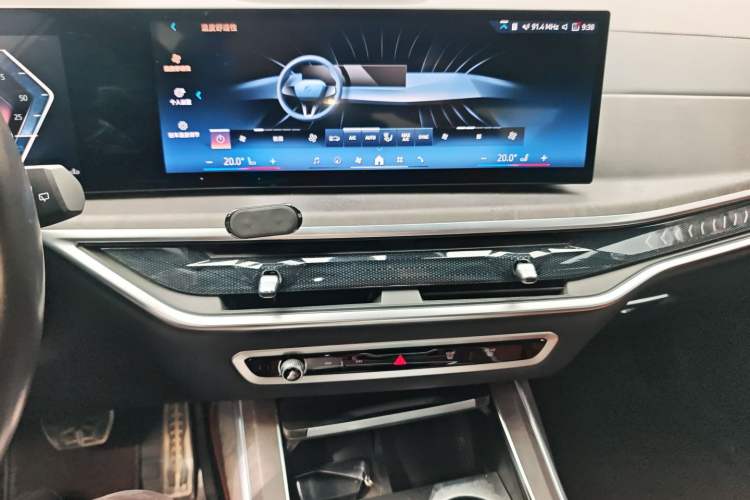 Used BMW X7 2023 xDrive40i Luxury Package with Leading Features Audio And AC Panel