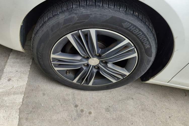 Used Peugeot 308 2016 230THP Automatic Luxury Edition Left Front Wheel Hub