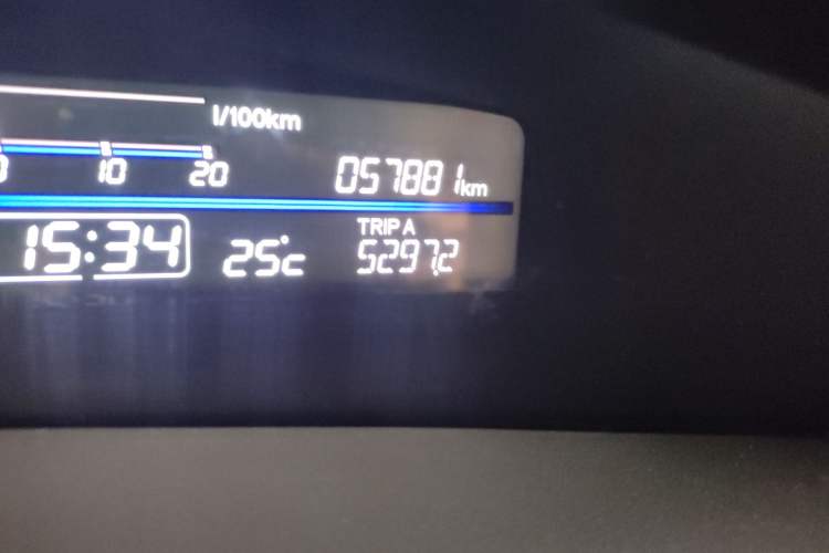 Used Honda Jade 2017 1.8L Automatic Classic Edition 5 seats Odometer Close Up