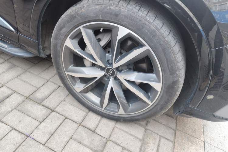 Used Audi Q7 2021 55 TFSI quattro S line Sport model
