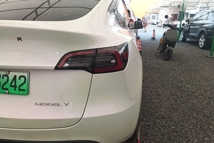 Used Tesla Model Y 2021 Long-Range All-Wheel-Drive Version 3D7 Exterior 3