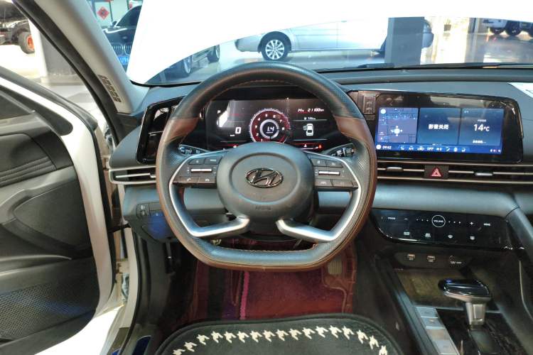 Used Hyundai Elantra 2022 1.5L CVT LUX Prestige Edition
