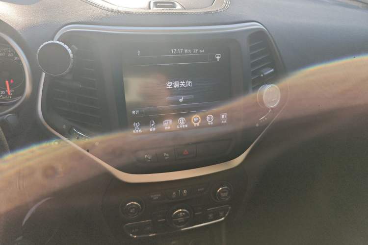 Used Jeep Cherokee 2016 2.4L Superior Edition Audio And AC Panel