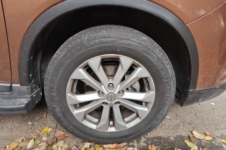 Used Nissan X-Trail 2014 2.0L CVT Comfort Edition 2WD Right Front Wheel Hub