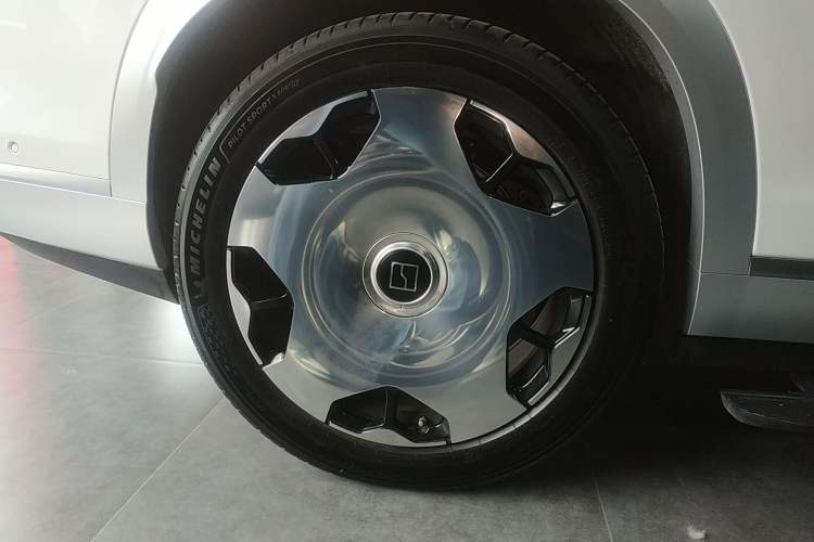 Used Zeekr 9X 2025 Ultra Edition 70kWh Right Rear Wheel Hub