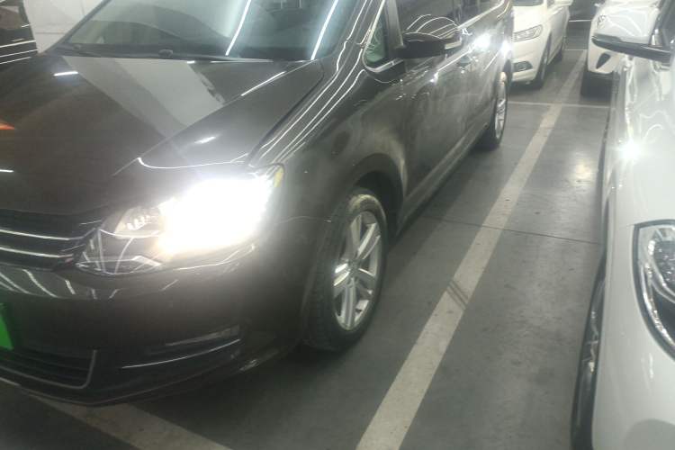 Used Volkswagen Sharan 2014 2.0 TSI Comfort Model Left Front Wheel Hub