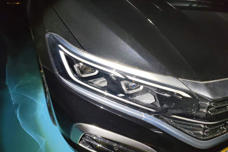 Used Volkswagen Passat 2024 380TSI Dragon Glory Edition Right Front Headlight