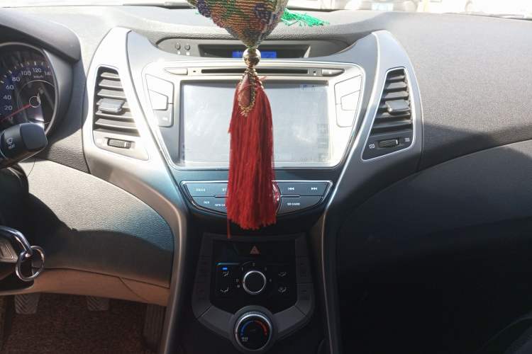 Used Hyundai Elantra (5th Generation / Langdong) 2015 1.6L Manual Fashion Edition Audio And AC Panel