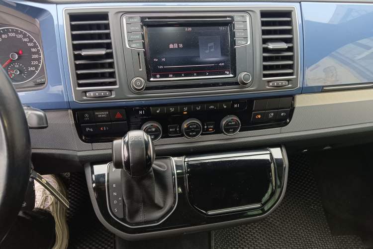 Used Volkswagen Multivan 2016 2.0 TSI Two-Wheel-Drive 66th Anniversary Edition
