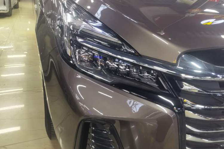 Used Buick GL8 2023 Land Executive Class Comfort Model Right Front Headlight