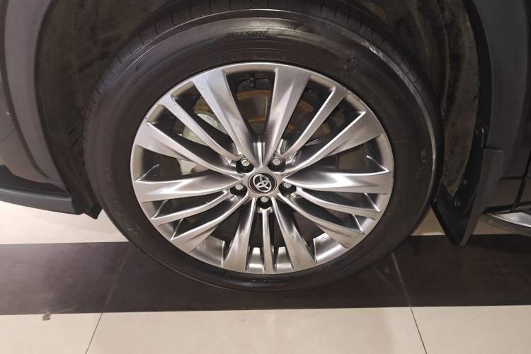 Used Toyota Highlander 2024 2.5L Smart Electric Hybrid Dual-Motor Two-Wheel Drive Luxury Version 7 Seats