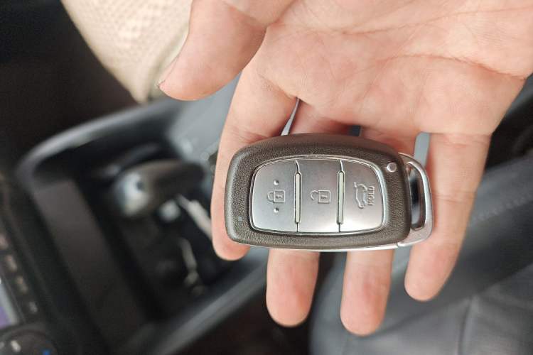 Used Hyundai ix35 2013 2.0L Automatic Two-Wheel Drive Smart GLS China IV Standard Vehicle Key