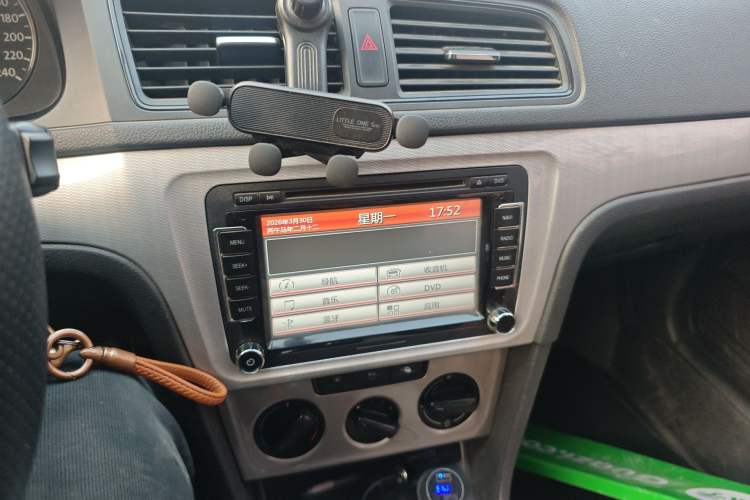 Used Volkswagen Lavida 2013 Revised Classic 1.6L Manual Fashion Edition Audio And AC Panel