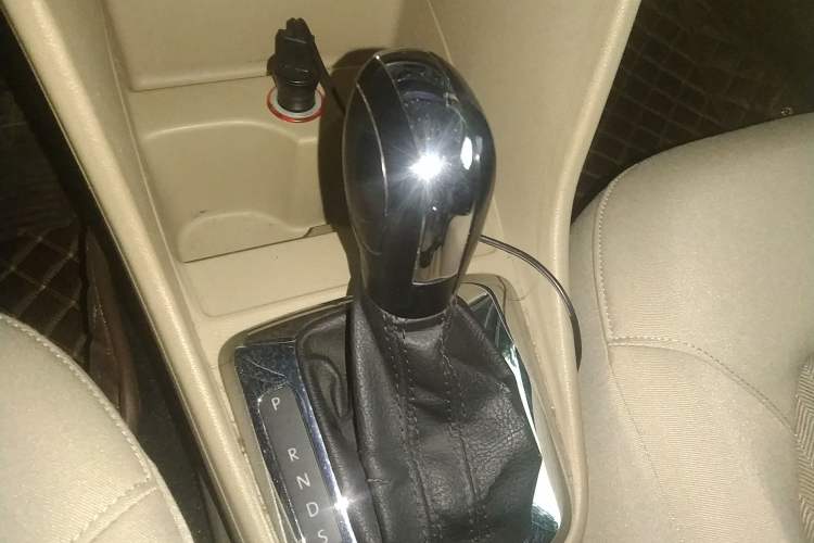 Used Volkswagen Jetta 2013 1.6L Automatic Comfort Model Gear Lever