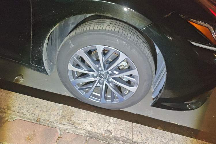 Used Lexus ES 2023 200 Excellence Edition
