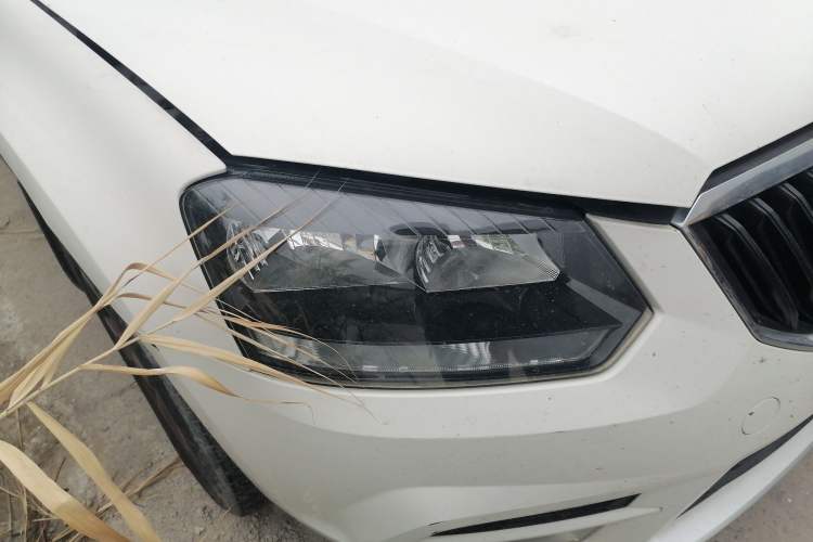 Used Skoda Yeti 2016 1.4TSI Manual Entry-Level Model Right Front Headlight