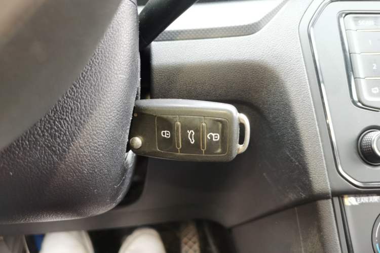 Used Volkswagen Jetta 2017 1.4L Manual Fashion Edition Vehicle Key