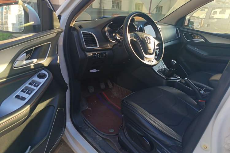 Used Baojun 560 2015 1.8L manual Comfort trim level
