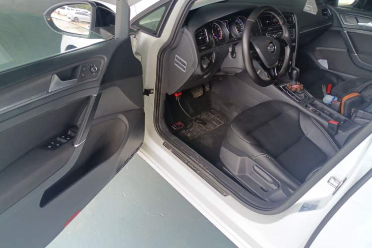 Used Volkswagen Golf 2017 230TSI Automatic Comfort Edition – Celebrating Milestone of One Million Units