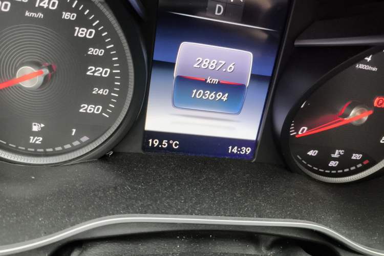 Used Mercedes-Benz C-Class 2016 C 200 L Sport Edition Odometer Close Up