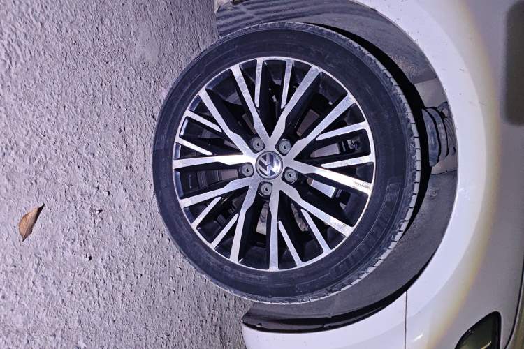 Used Volkswagen FAW-Volkswagen CC 2013 3.0 FSI V6 Right Front Wheel Hub