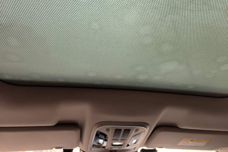 Used Wey VV6 2018 2.0T Two-Wheel-Drive Ultra-Luxury Version China V Standard
