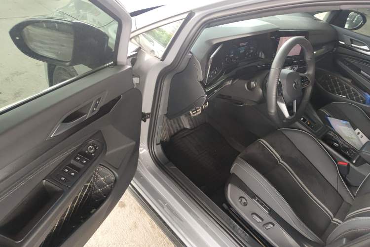 Used Volkswagen Golf 2023 280TSI DSG R-Line
