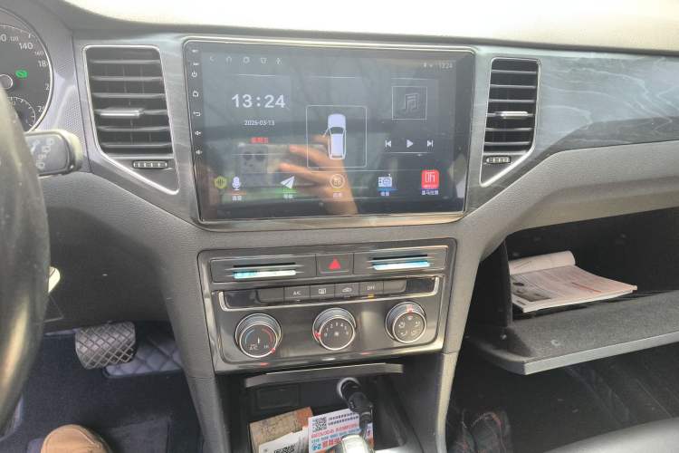 Used Volkswagen Golf Sportsvan 2016 230TSI Automatic Trend Edition Audio And AC Panel