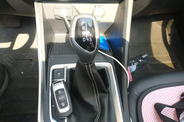 Used Geely Auto Vision X3 2020 1.5L CVT Luxury Model Gear Lever