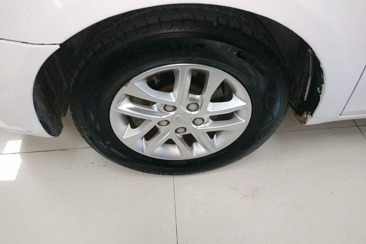 Used Geely Auto Emgrand 2017 Sedan Million Edition 1.5L Manual Luxury Model Left Front Wheel Hub