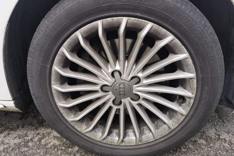 Used Audi A4L 2016 35 TFSI Collector's Edition Automatic Standard Model Right Front Wheel Hub