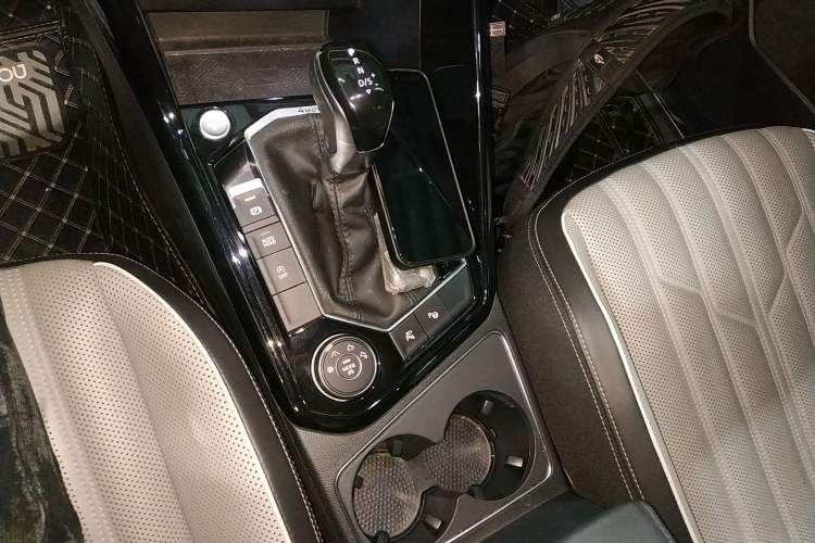 Used Volkswagen Tayron 2023 380TSI Four-Wheel Drive R-Line Pro Smart Edition Gear Lever