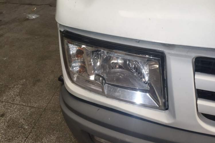 Used Iveco Daily 2017 2.8T V35 Cargo Van Mid-Roof 3/6 Seats 43S5
