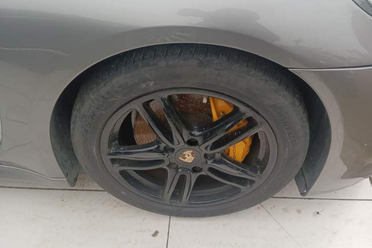 Used Porsche Panamera 2010 Panamera 4 3.6L Right Front Wheel Hub