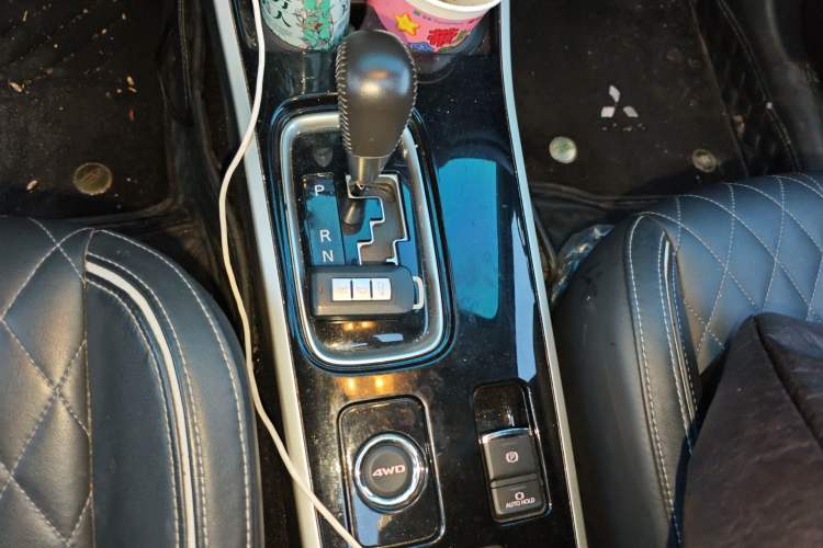 Used Mitsubishi Outlander 2020 2.4L 4x4 Zhi Xiang Edition 7-Seater
