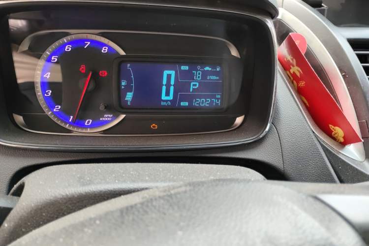 Used Chevrolet Trax 2016 1.4T Automatic Two-Wheel Drive Comfort Version with Sunroof Odometer Close Up