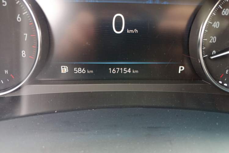 Used Buick GL8 2022 Land Cruiser Executive Class 652T Comfort Model Odometer Close Up