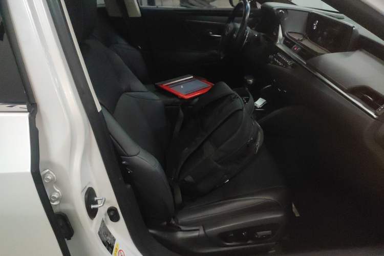 Used Lexus ES 2018 300h Premier Edition China VI Standard
