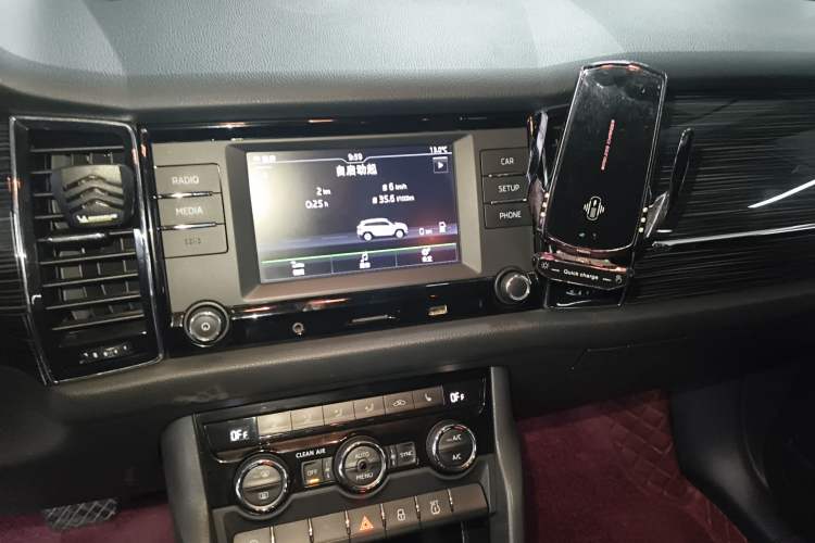 Used Skoda Kodiaq 2017 TSI330 7-Seater Two-Wheel-Drive Luxury Edition Audio And AC Panel