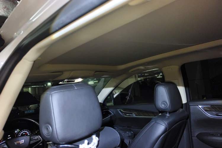 Used Cadillac XT5 2018 25T Luxury Model Headliner