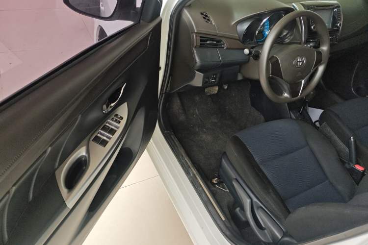 Used Toyota YARiS L Zhi Xuan 2015 1.5E Automatic Charm Edition