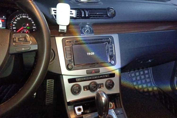 Used Volkswagen Magotan 2015 Revised Version 2.0 TSI Prestige Edition Audio And AC Panel