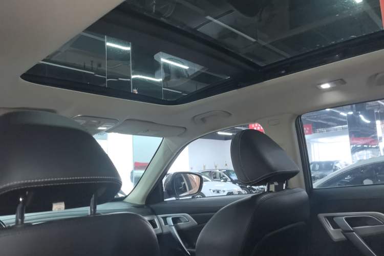 Used Geely Auto Emgrand X7 Sport 2018 1.8TD Automatic Two-Wheel Drive Smart Connect 4G Internet Edition